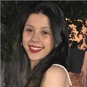 Estudiante universitaria brinda clases de matemática y química