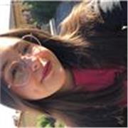 ragazza diplomata che vorrebbe aiutare chi ha più difficoltà