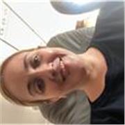 Profesora imparte clases de español para niños/as de todas las edades