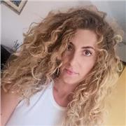 Laureata in lingue e letterature straniere impartisce lezioni di inglese