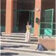 Madrelingua italiana impartisce lezioni e ripetizioni di inglese, spagnolo, cinese e offre aiuto compiti