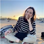 Soy una persona con grandes habilidades para la gestión de la ansiedad, para mantener en el presente y poder enfocar la mente logrando más eficacia