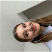 Profesora de teatro especializada en interpretación y danza teatro ofrece clases en Madrid.