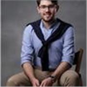 Psicólogo con formación en clínica, siguiendo un postgrado en clínica y salud, para clases virtuales o presenciales.