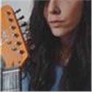 Lezioni di canto, iscritta al corso di canto jazz presso il Conservatorio D'Annunzio di Pescara. Estill Voice training livello1