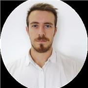 Soy Carlos, profesor particular de inglés con amplia experiencia preparando a alumnos para exámenes oficiales como Cambridge (B2/C