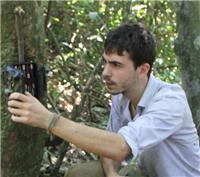 Ingeniero e investigador en el amazonas imparte clases de refuerzo y tutoría a alumnos de eso y primaria