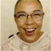 Soy pedagoga con amplia experiencia docente (tengo el QTS británico y años de práctica en el aula en 3 continentes).