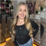 Mujer con don de gentes para tratar con niños 