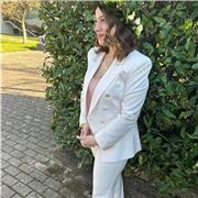 Insegnante di lettere impartisce lezioni di italiano, storia e geografia