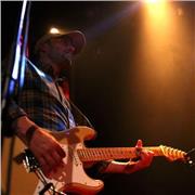 Musicien de 33 ans pratiquant l'instrument depuis plus de 20 ans vous propose des cours à domicile ou en visio.