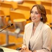 Docente di Italiano e storia, do lezioni di letteratura italiana per studenti delle medie e superiori