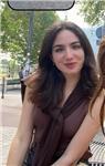 Studentessa bocconi impartisce lezioni e aiuto compiti a bambini e ragazzi