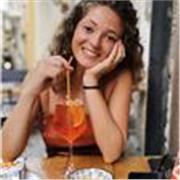 Laureata in Lingue (con specialistica in spagnolo e cinese) offre ripetizioni di spagnolo e cinese per tutti i livelli di istruzione sia in presenza che online
