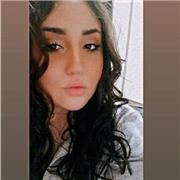 Neodiplomata e iscritta da poco all'università di scienze ambientali di Taranto, impartisce lezioni di inglese