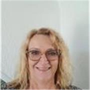 Enseignante de formation, ayant exercé ces dernières années dans la formation pour adultes