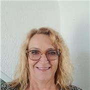 Enseignante de formation, ayant exercé ces dernières années dans la formation pour adultes