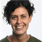 Profesora de Yoga. Clases adaptadas a ti en Valencia. Deja que tu práctica sea una celebración de la vida