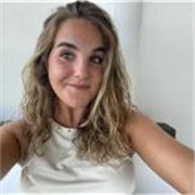 Me defino como una persona paciente, cercana y muy organizada. Me gusta enseñar de forma clara, adaptándome al ritmo de cada uno. 