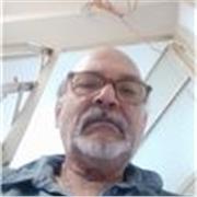 Profesor de matemática imparte clases a nivel secundario terciarios y universitario