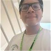 Universitario cursando la carrera de biología marina en la ucsur que está interesado en enseñar a niños y jovenes