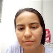 Profesora de lengua castellana imparte clases a niños de todas las edades