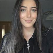 Profesora joven, dinámica y responsable con conocimientos diversos