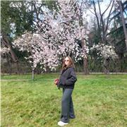 Soy una chica joven que lleva dando clases particulares. Soy paciente, atenta, motivadora, integradora, creativa y flexible.