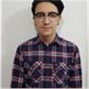 Profesor de Artistica imparte clases a niños de todas las edades
