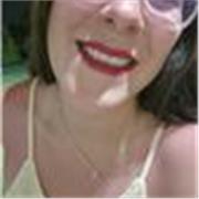 Profesora de inglés responsable y comprometida con la enseñanza del idioma a niños, jóvenes y adultos