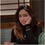 Profesora de inglés imparte clases particulares a alumnos de todas las edades