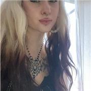 Me defino como una persona creativa con empatía y sobretodo mucha paciencia, dispuesta a enseñar a personas con ganas de aprender.