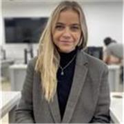 Profesora de castellano y literatura, filosofía, cine e inglés