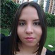 Estudiante de medicina imparte clases de inglés y biología a niños de todas las edades
