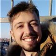 Profesor graduado en Ciencias Físicas por la universidad Complutense de Madrid, y máster en Física Biomédica por la misma.