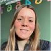 Profesora de primaria imparte clases de cualquier asignatura