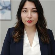 Profesora de inglés para reforzar conocimientos escolares en enseñanza básica y media