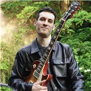 Guitariste professionnel 15 ans d'expériences, je donne des cours de guitare pour tous niveaux et tous styles sur Paris 3e !