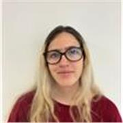 Soy estudiante universitaria con nivel de inglés avanzado y con muchas ganas de formarme en nuevos ámbitos y aprender.