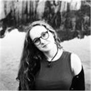 Olá a todos! Sou a Eva falante nativa de português de Portugal, e estou super entusiasmado por vos ajudar a aprender português!
Dei aulas a adultos e crianças enquanto estava a fazer voluntariado na Grécia. Foi uma experiência fantástica que me ensinou mu