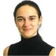 Appassionata di storia, diplomata al liceo classico e laureata in Studi Internazionali, con esperienza nell'insegnamento.