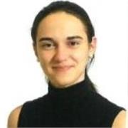 Appassionata di storia, diplomata al liceo classico e laureata in Studi Internazionali, con esperienza nell'insegnamento.