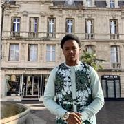 Tuteur pour l’aide aux devoirs et soutien scolaire, donne des cours particuliers à des élèves du primaire du collège et du lycée
