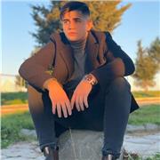 Diplomato con 97/100 al liceo linguistico e laureando in Scienze della Comunicazione