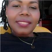 El profesor de español imparte clases a niños de todas las edades