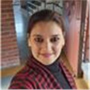 Klavier Lehrerin,der Kindern aller Altensgruppe unterrichtet