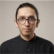 Da madrelingua e insegnante appassionato, sono convinto che imparare una nuova lingua debba essere un'esperienza divertente.