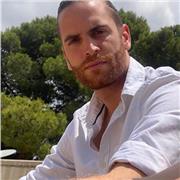 Con los títulos de Grado de Ciencias Políticas y de la Administración y el Máster de Profesorado para Educación Secundaria, Bachillerato y Formación Profesional, estoy cualificado para impartir asignaturas de geografía e historia, filosofía, economía y de