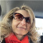 Diplomata in conservatorio impartisce lezioni di teoria e solfeggio e pianoforte