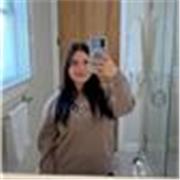 Profesora de ingles imparte clase a niños de todas las edades